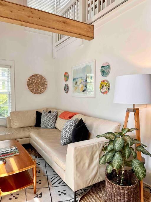 Liz Lane Cottage- Entire Guesthouse Чарлстън Екстериор снимка