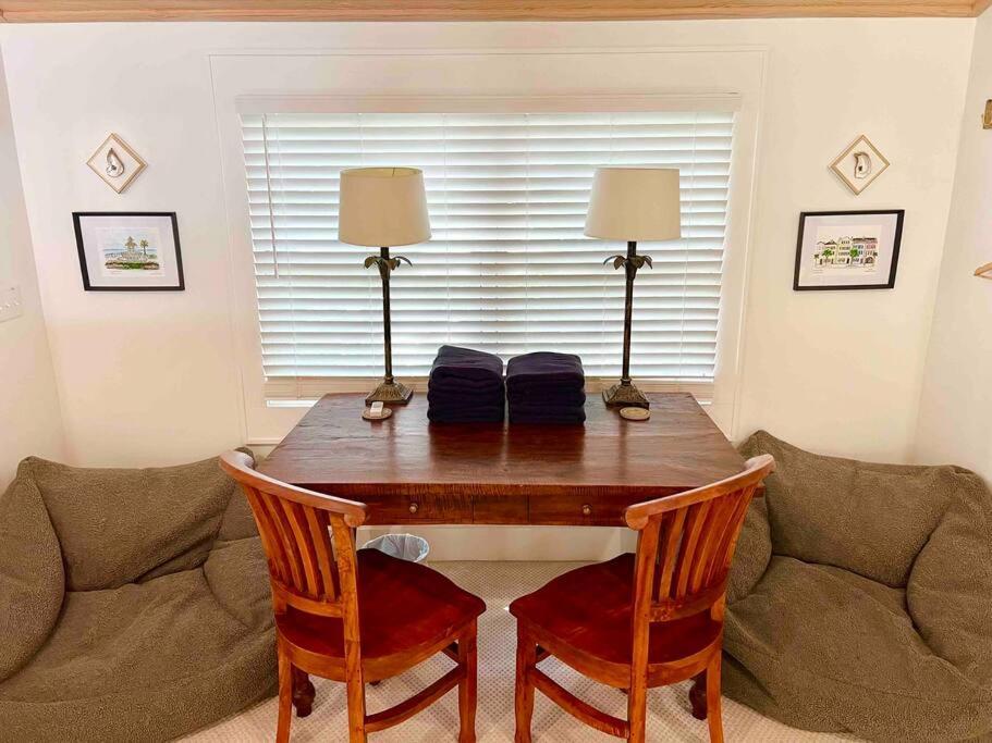 Liz Lane Cottage- Entire Guesthouse Чарлстън Екстериор снимка