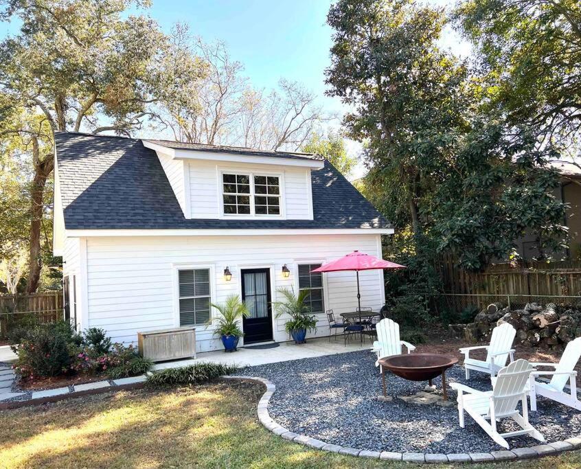 Liz Lane Cottage- Entire Guesthouse Чарлстън Екстериор снимка