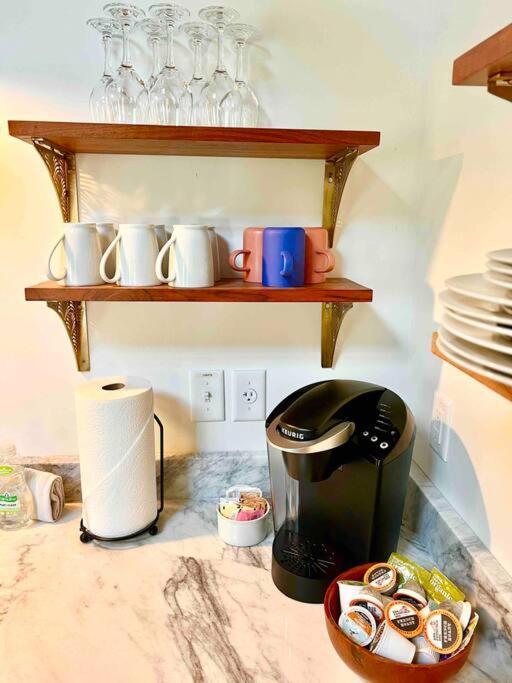 Liz Lane Cottage- Entire Guesthouse Чарлстън Екстериор снимка
