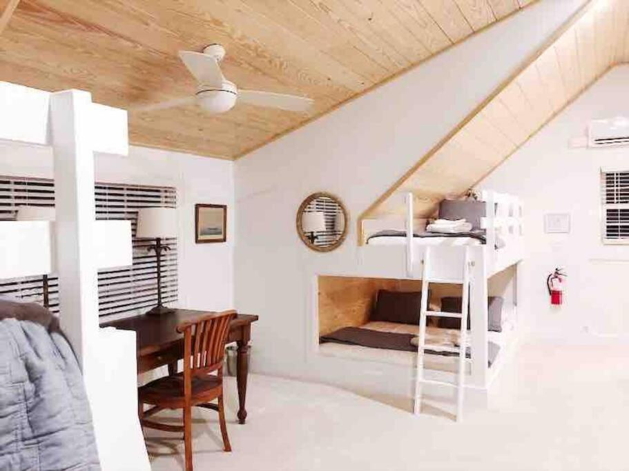 Liz Lane Cottage- Entire Guesthouse Чарлстън Екстериор снимка