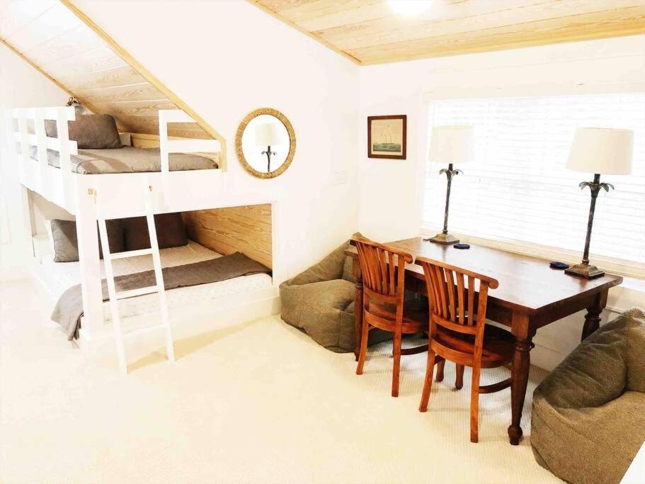 Liz Lane Cottage- Entire Guesthouse Чарлстън Екстериор снимка