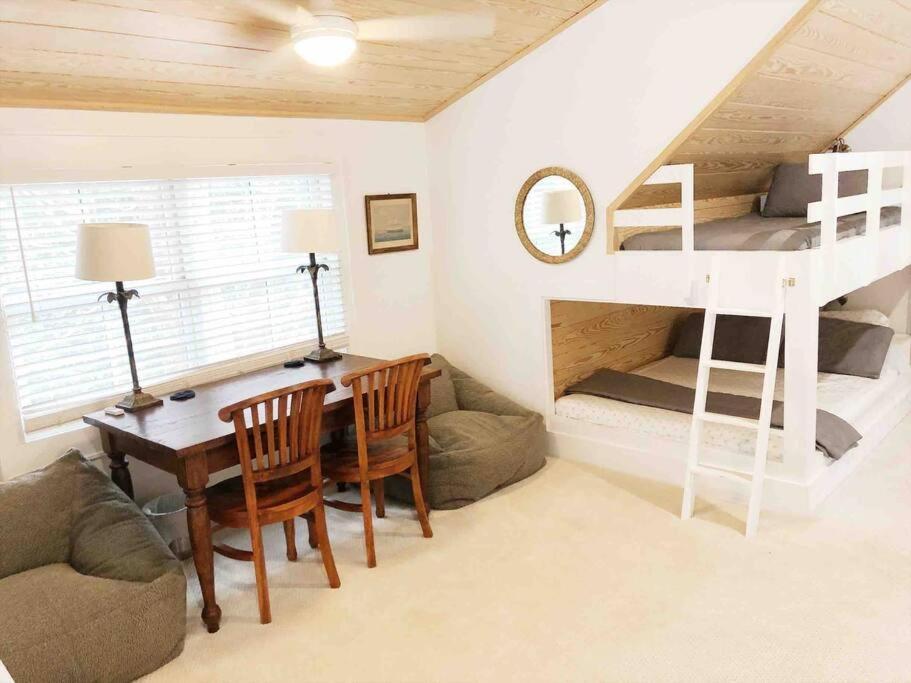 Liz Lane Cottage- Entire Guesthouse Чарлстън Екстериор снимка